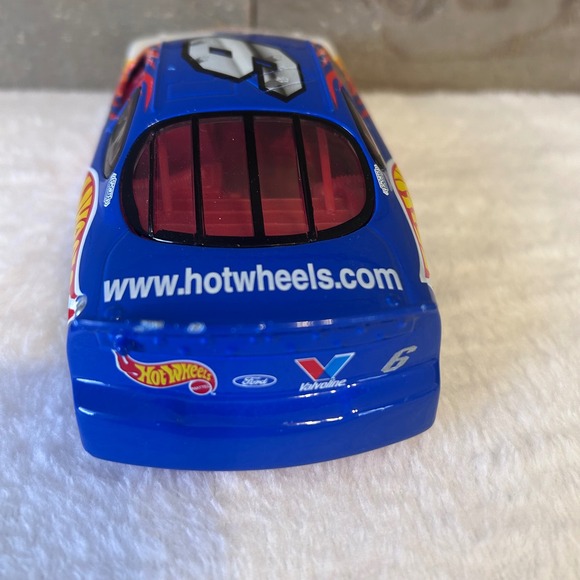 Hot Wheels NASCAR Car Number 6 Mark Martin 1:24 Valvoline Ford Taurus - Picture 7 of 9